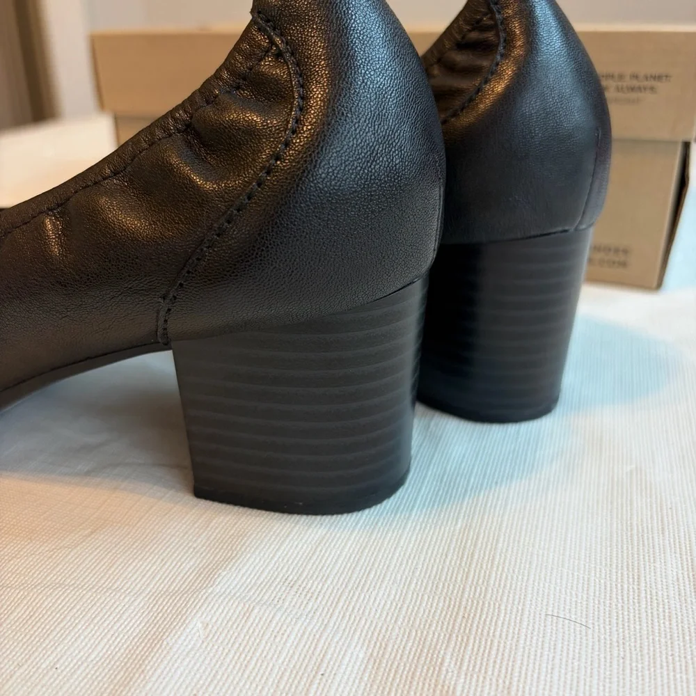 Clarks Women's Classic Black Heels - Picture 8 of 9